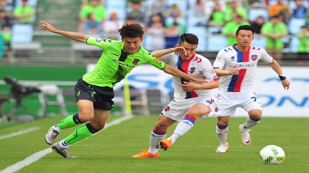 Nhận định Gangwon vs Jeonbuk 17h30 ngày 29/5 (VĐQG Hàn Quốc 2024). Hãy đến AE888 cá cược bóng đá để biết thêm thông tin.
