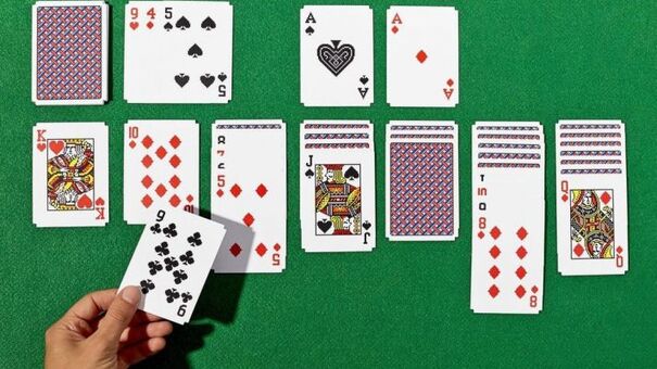 Game xếp bài Solitaire cổ điển là một trò chơi dân gian có nguồn gốc từ Đức.Hãy đến AE888 sòng bài trực tuyến để biết thêm thông tin nhé .