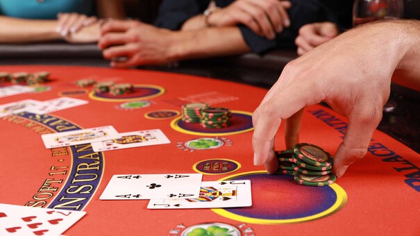 Trò chơi All Bets Blackjack truyền thống có đặc điểm nổi bật nằm ở nhiều cược phụ, làm tăng thêm mức độ phức tạp và thú vị cho trò chơi truyền thống. Hãy đến AE888 sòng bài trực tuyến để biết thêm thông tin nhé .